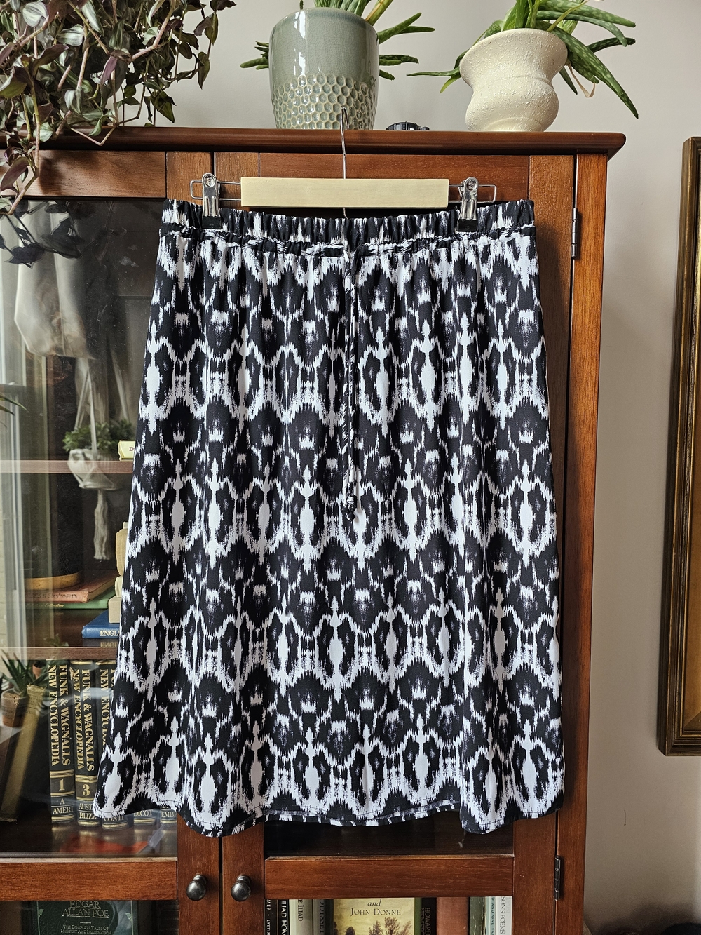Lightweight Black & White Printed Midi Skirt